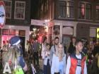 Troppi assembramenti: chiuse alcune strade del quartiere a luci rosse di Amsterdam